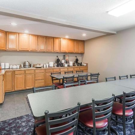 Super 8 By Wyndham Beloit Hotel Luaran gambar
