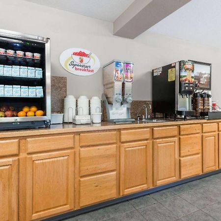 Super 8 By Wyndham Beloit Hotel Luaran gambar